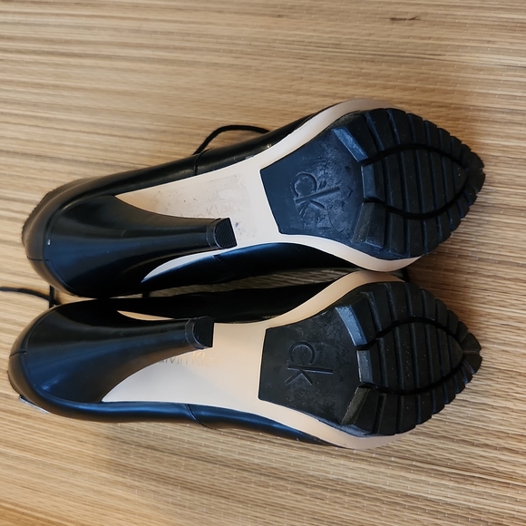 Shoes - Picture 4 of 4